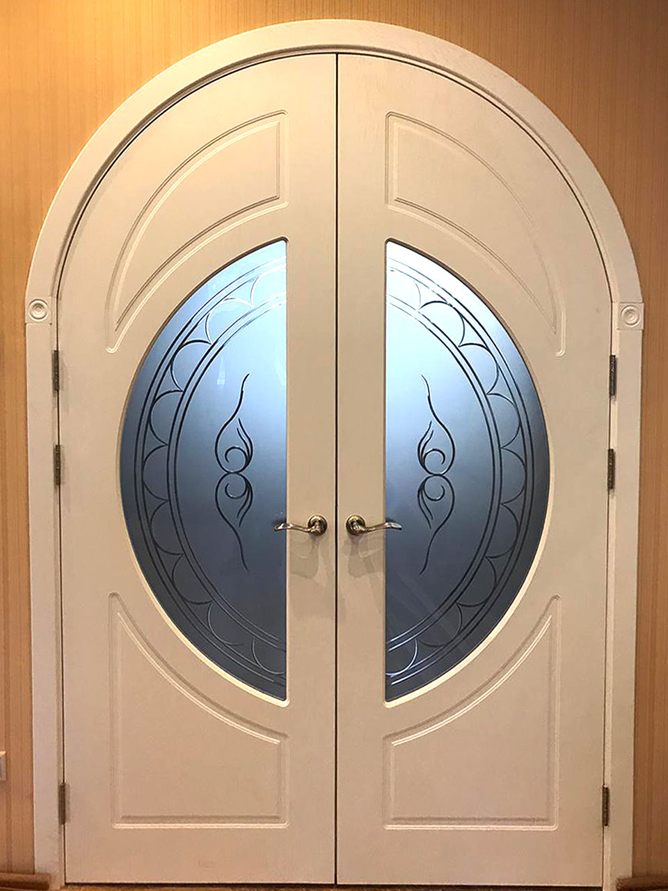 Арочная распашная дверь